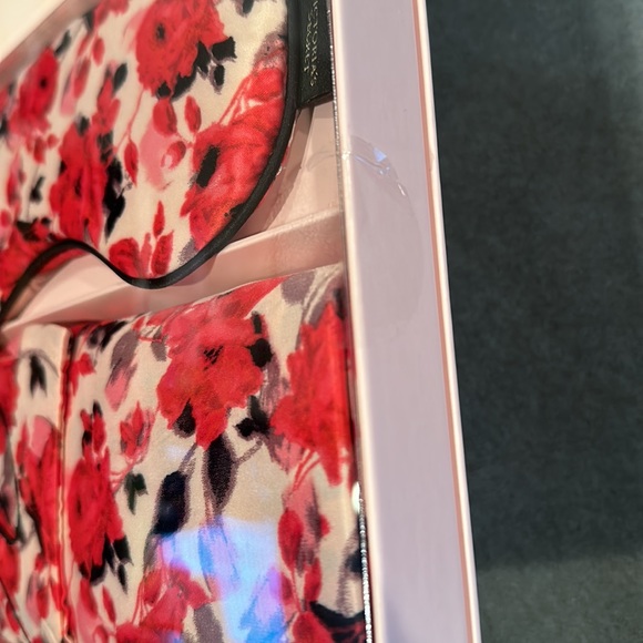 Victoria’s Secret floral eye mask & pillowcase set - Picture 4 of 4